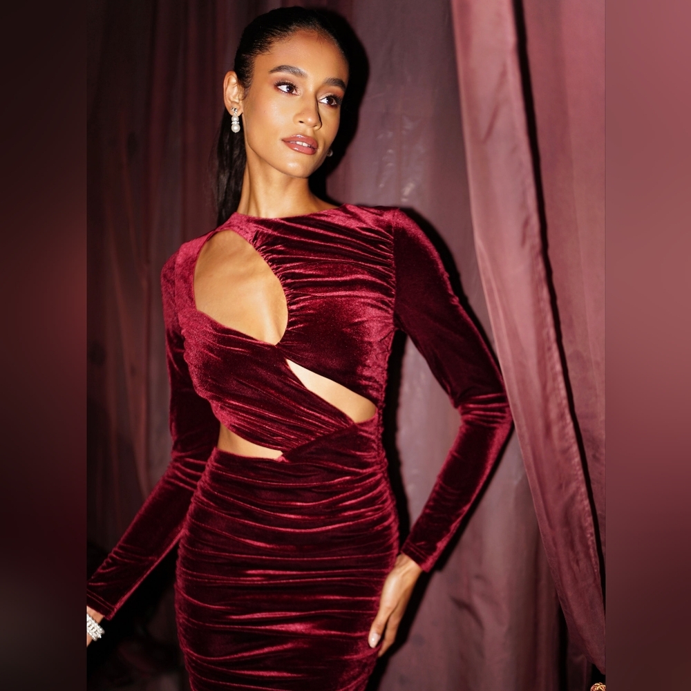 💋Nerina Burgundy Velvet Cutout Long Sleeve Dress 💋 - Picture 15 of 16